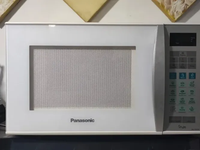 Microondas Panasonic 31 litros com garantia de três meses novissimo