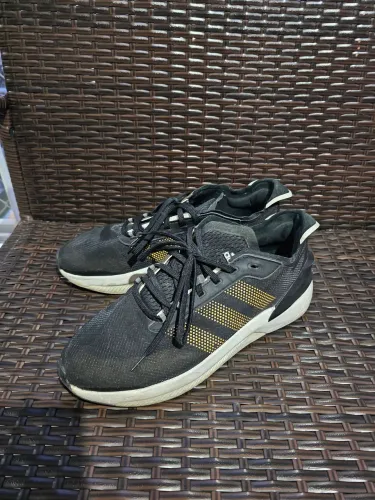 Tênis Adidas Avryn Boost 43