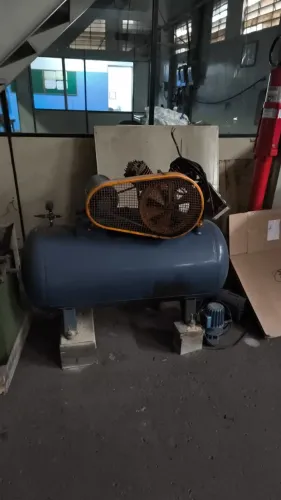 COMPRESSOR 200 LTS