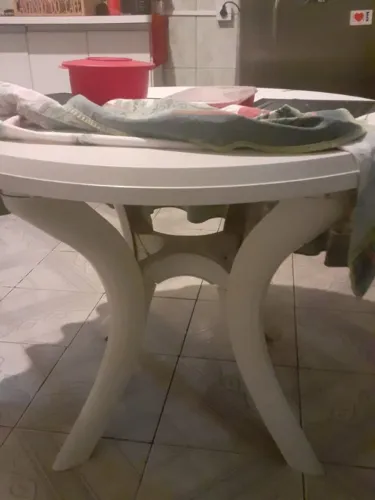 Mesa redonda desmontável em plástico  