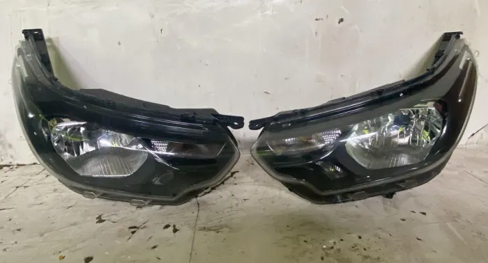 Par de faróis Fiat Strada 2020 a 2025 sem led