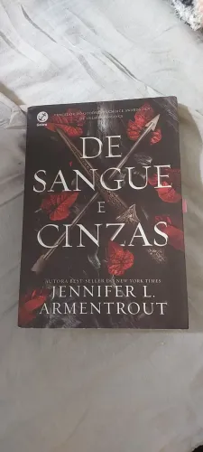 Livro De Sangue e Cinzas
