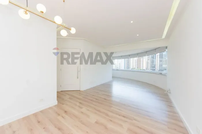 Apartamento amplo em condomínio de torre única no Brooklin. Elegância, privacidade, locali