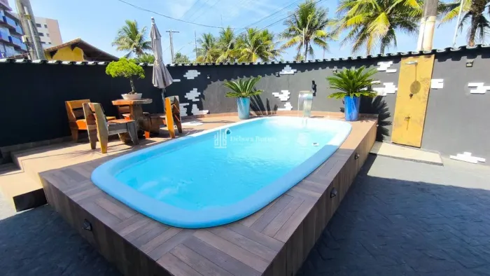CASA COM PISCINA FRENTE MAR !!! 3 DORMITORIOS OTIMA LOCALIZAÇÃO