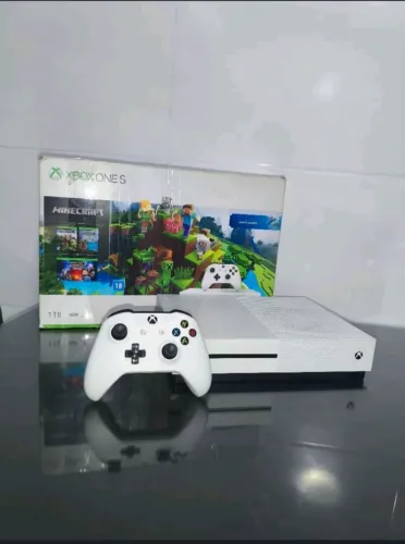 X box onde s + dois controles + 3 jogos + HD 1TB