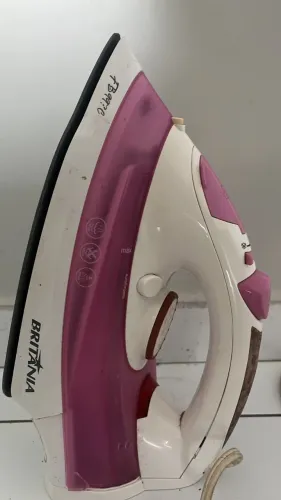 Ferro de passar a vapor