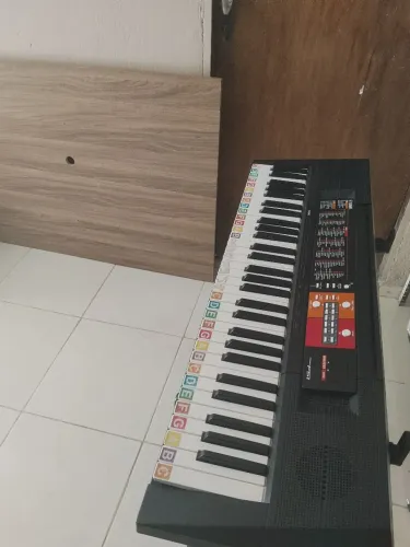 Teclado Yamaha PSR-F51