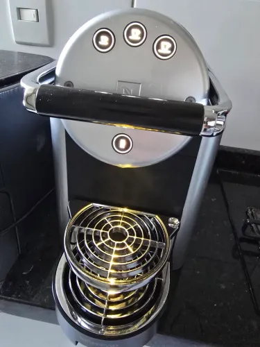 Cafeteira nespresso profissional zenius - 220v - impecável