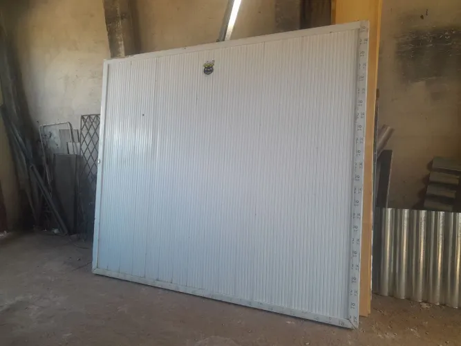 Porta de aluminio usado em bom estado
