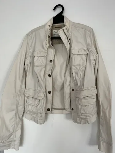 Casaco Abercrombie beige claro tamanho P - 98% algodão 