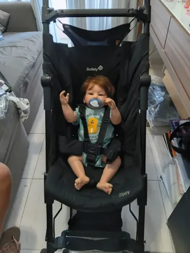 Carrinho de bebê Safety ideal para viagem de avião.