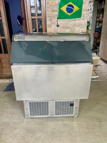 Máquina de gelo 100 kg em cubo