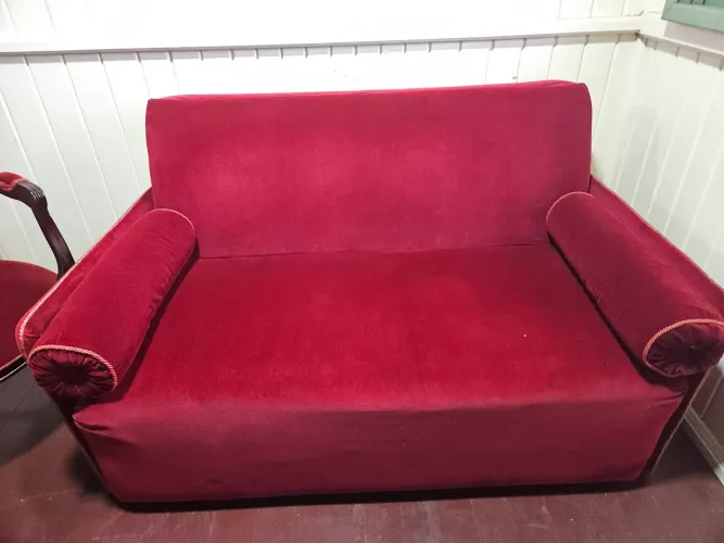 Sofá de Veludo Vermelho