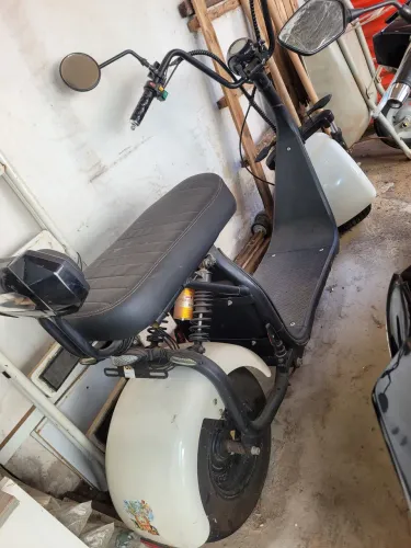 Scooter elétrica Gloov P2R 2021