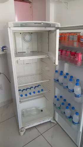 Vende-se geladeira