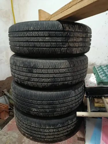 Rodas aro 13 GM com pneus 175/60