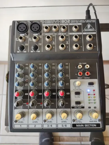 MESA DE SOM BEHRINGER - BEHRINGER XENYX 802