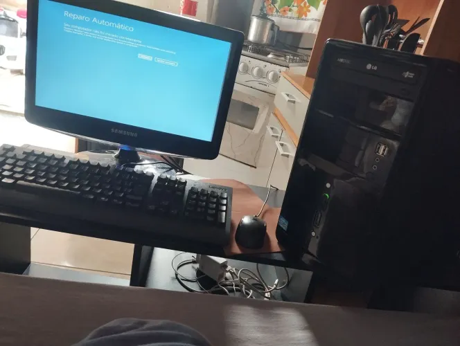 Vendo Pc completo apenas presisa formatar 256 GB 4 de ram