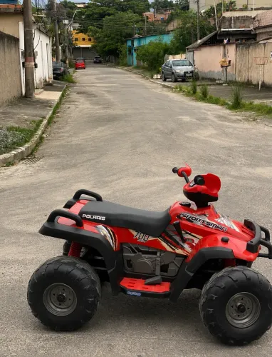 Quadriciclo elétrico infantil 