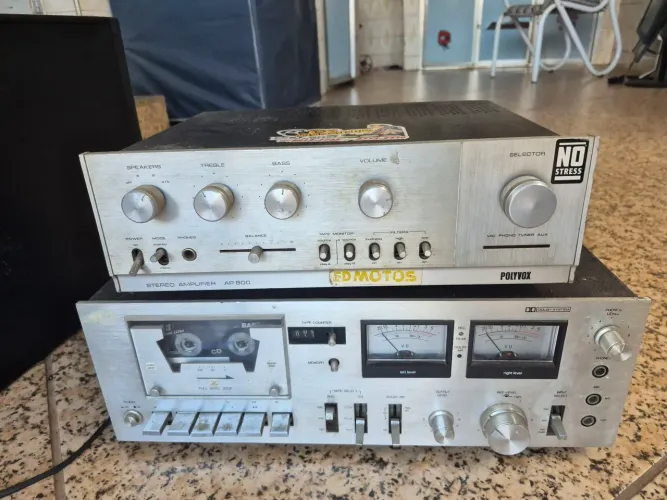 Vendo toca fitas e amplificador de som antigo