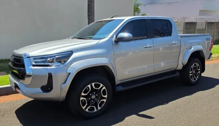 Toyota Hilux CD SRX Plus 4X4 2.8 TDI Die. Aut. 2024