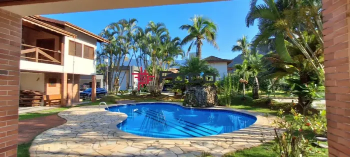 Casa de Alto Padrão com 04 quartos no Condomínio Villas em Ubatuba