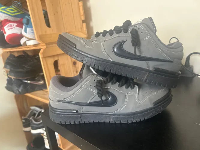 Tênis Nike dunk cinza