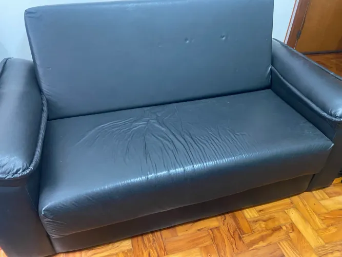 Sofá cama em courino 