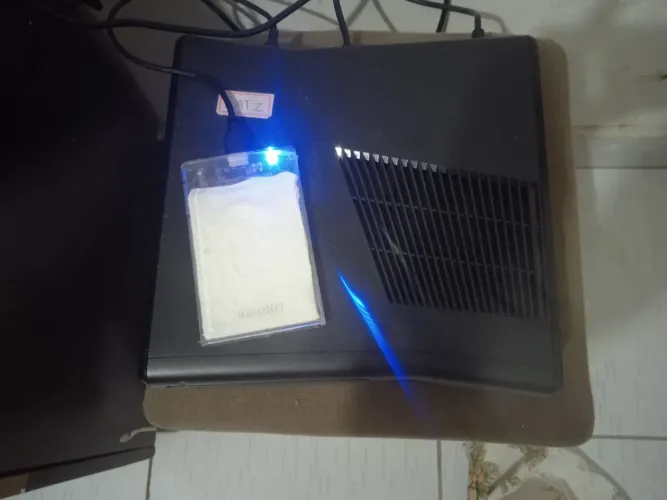 Vendo Xbox 360 com 2 controles,61 jogos ,74 GB de memória livre 