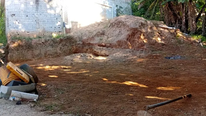 Terreno plano pronto para construir vem fazer um bom negócio. 
