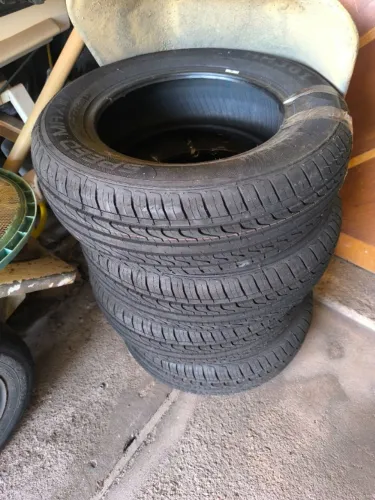 VENDO jogo de pneus NOVOS, nunca usados, R16