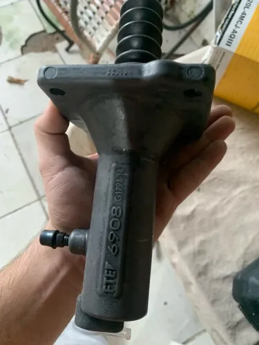 1cilindro auxiliar acelo 815/915/1016 Mercedes.