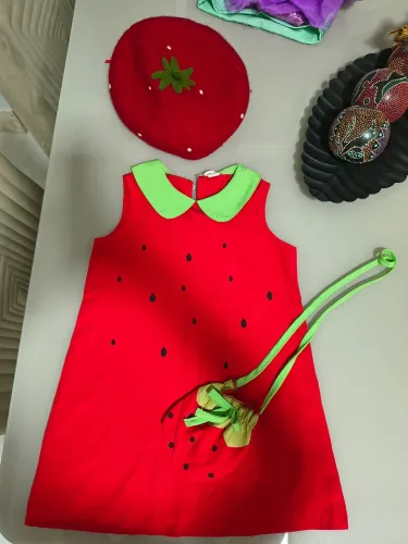 Vestido infantil fantasia Moranguinho