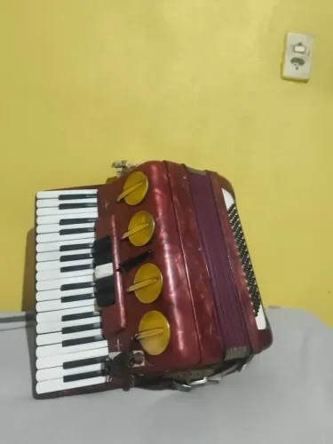 Acordeon 80 baixos 4 abafador 
