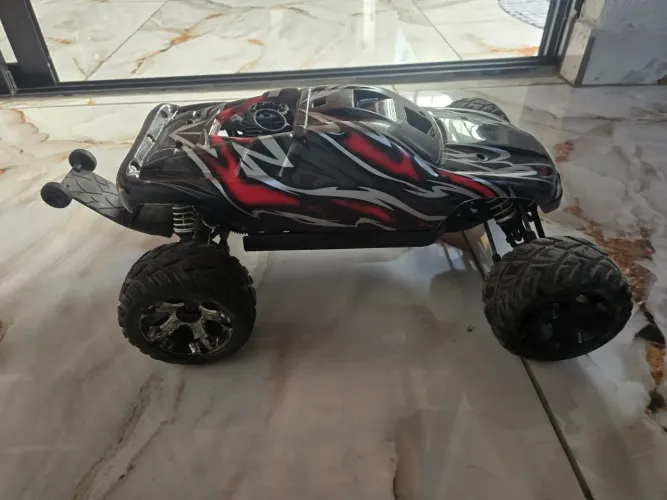 Automodelo Traxxas jato 3.3