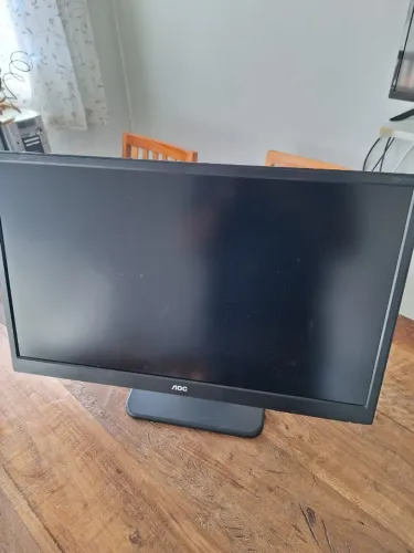 Monitor AOC de 23.6 polegadas, modelo M2470PWH, apresenta resolução Full HD