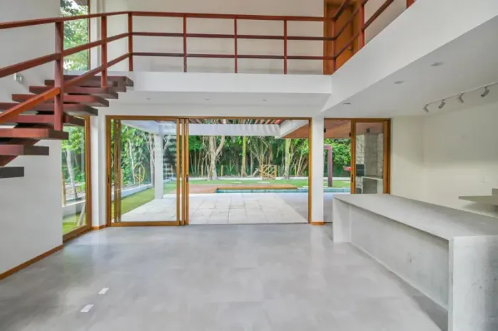 CASA À VENDA EM PRAIA DO FORTE, 220m2, 04 QUARTOS 04 SUÍTES - MATA DE SÃO JOÃO/BA.