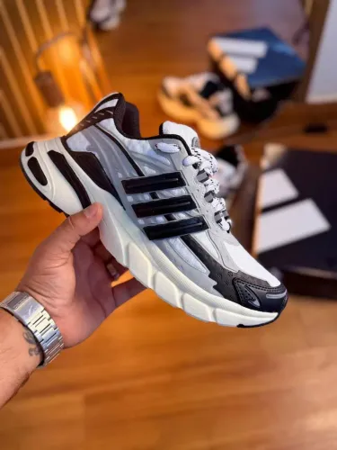 Tênis Adidas novo na caixa - Envio rápido