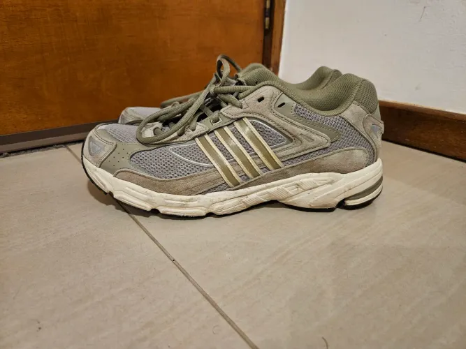 Tênis Adidas RESPONSE CL