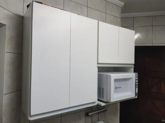 Armário aéreo para cozinha e áreas de serviços 