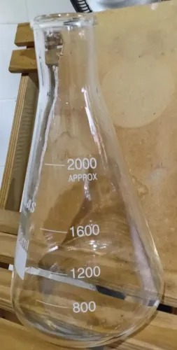 Frasco de Erlenmeyer de 2000 ml da marca Uniglas