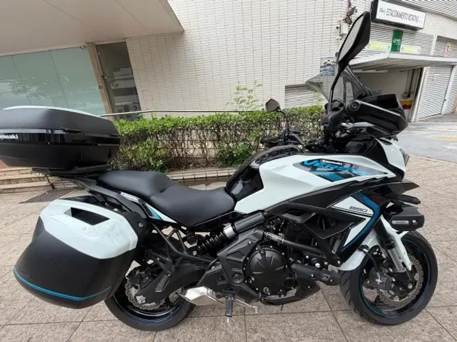  Versys 650 com Baús 