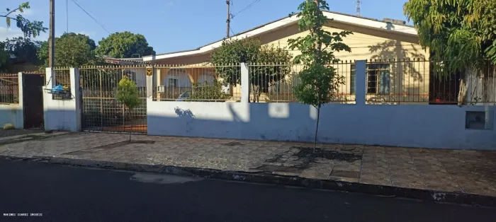Casa para Venda em Foz do Iguaçu, Morumbi II, 3 dormitórios, 1 suíte, 3 banheiros, 2 vagas