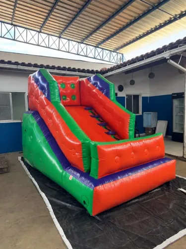 Aluga-se escorregador inflável