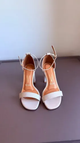 Sandália Vizzano Off White n° 34