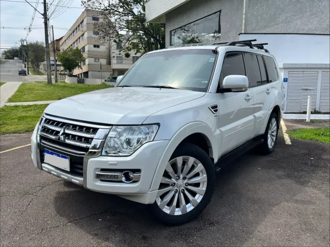 Mitsubishi Pajero HPE Full 3.2 4X4 T.i.dies. 5P AUT 2015