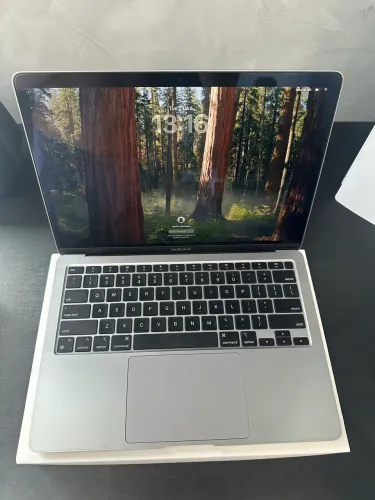 Macbook Air M1 2020 13" 8GB RAM 256 SSD
