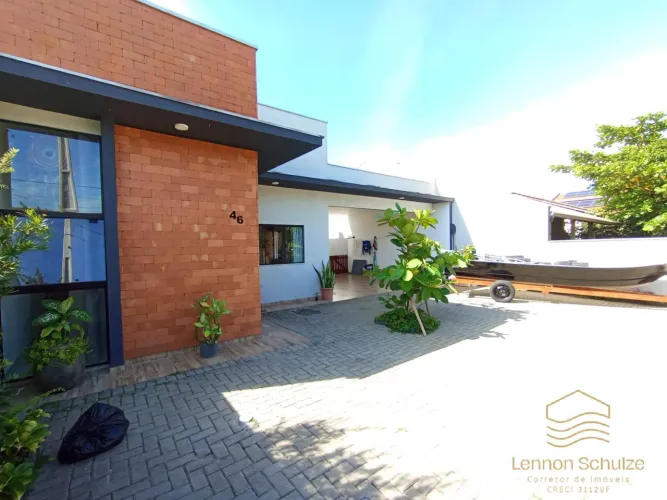 Casa com 4 quartos a 40m da lagoa - Pinheiros, Balneário Barra do Sul