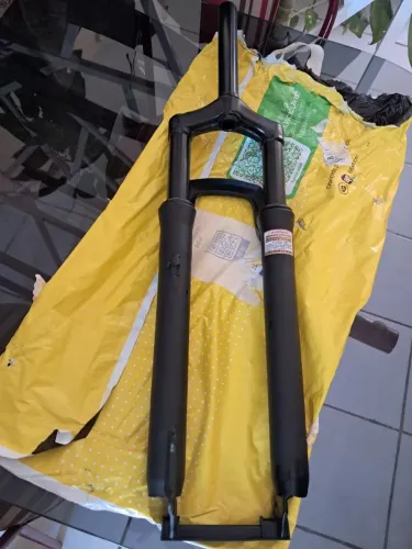 Garfo Rígido Bike + Pneu Urbano Pirelli