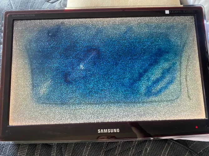 Monitor TV Samsung modelo P2270HN 22/ Liga normal/ mancha no painel/ retirada de peças.